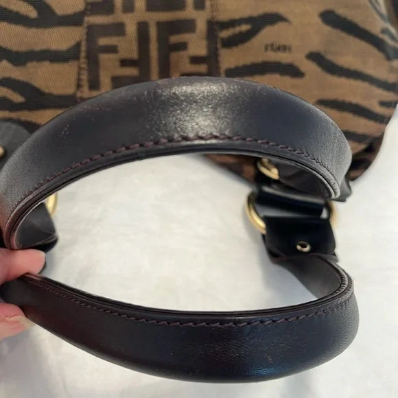 Fendi Devil Trapezio handbag - Picture 15 of 16